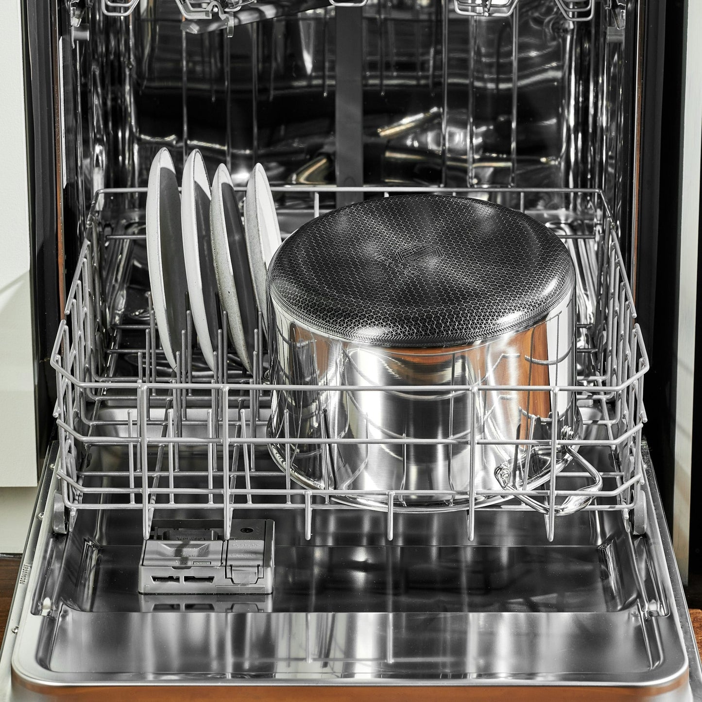 Hybrid Stock Pot with Lid, 10-Qt