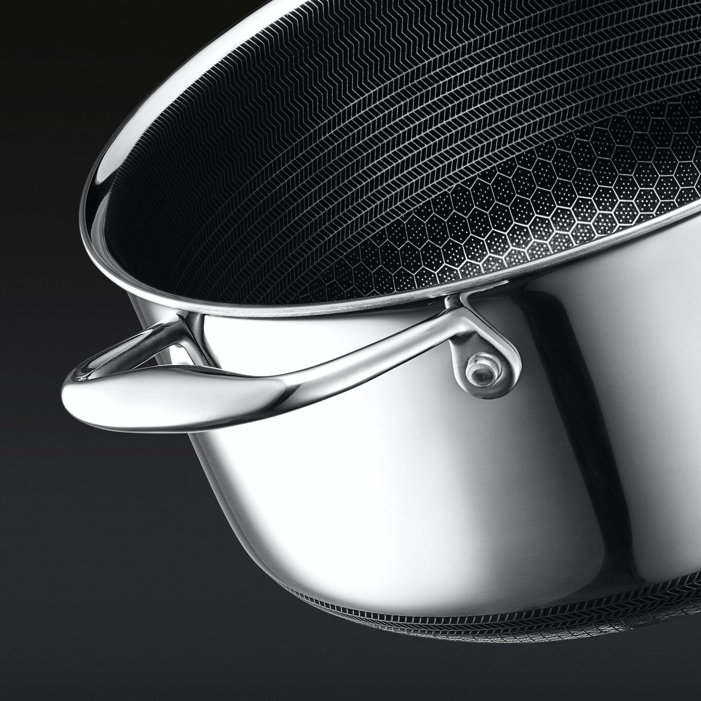 Hybrid Saucepan with Lid, 5-Qt