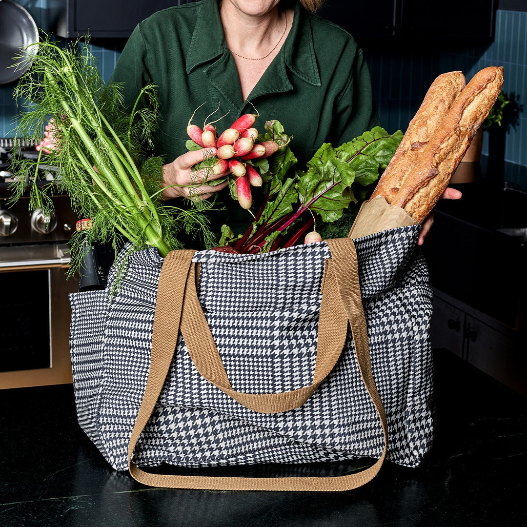 The Everything Everywhere Bag (Houndstooth-Onyx)